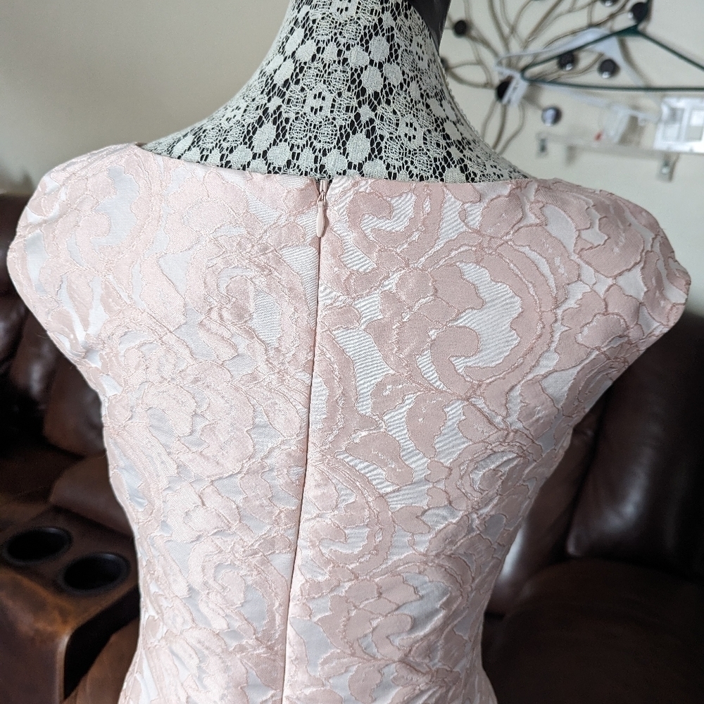 Elegant, feminine and sexy Lauren Ralph Lauren Pink Brocade Sheath Dress, sx 10 - Picture 8 of 14